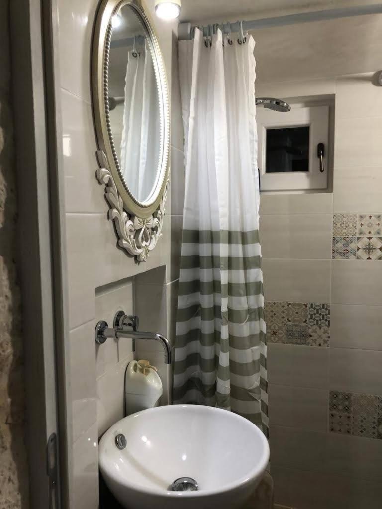 Trullo Dell' Edera Con Piscina Privata Apartment Alberobello Ngoại thất bức ảnh